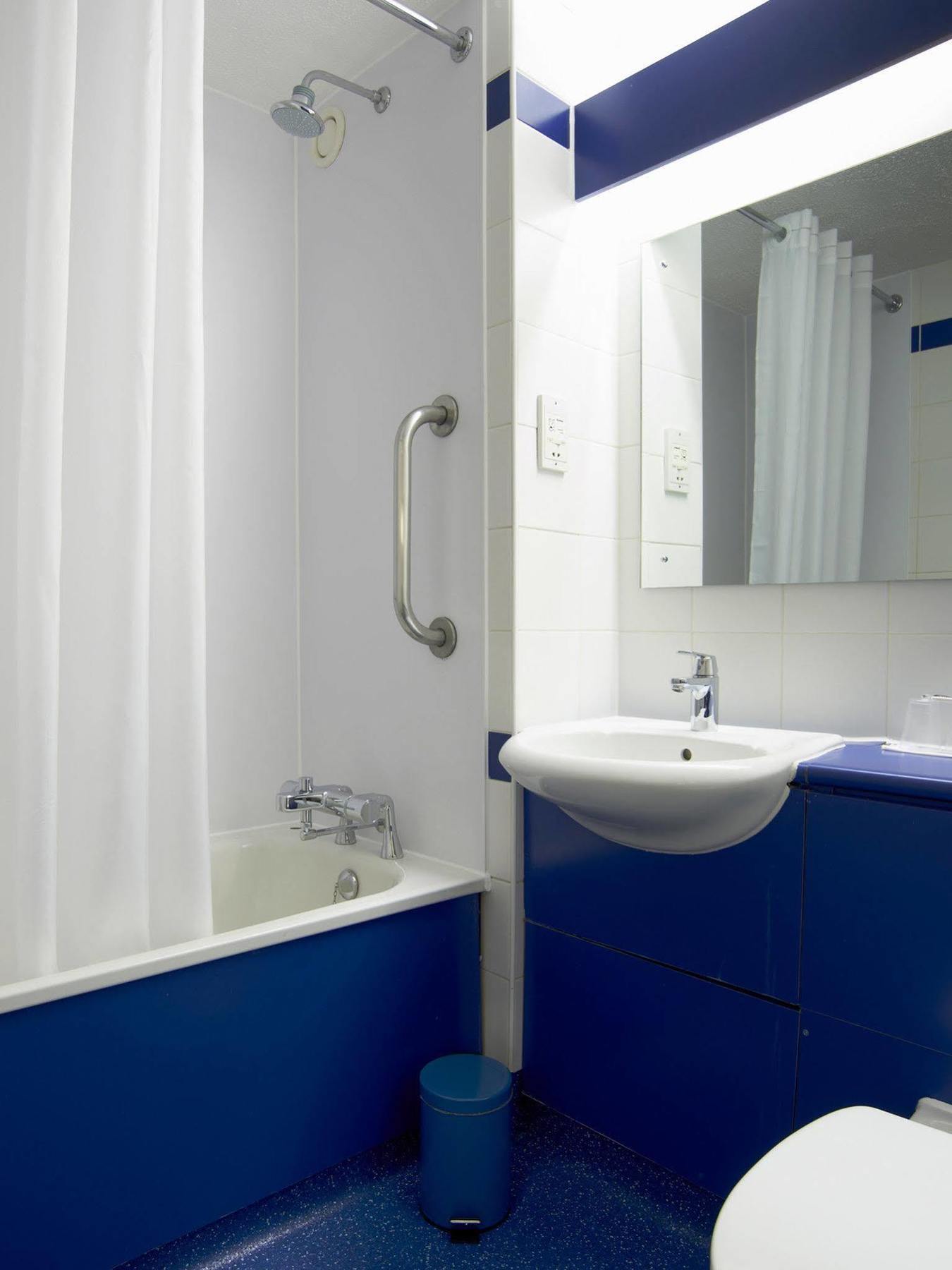 Travelodge Bristol Central Anchor Road Dış mekan fotoğraf